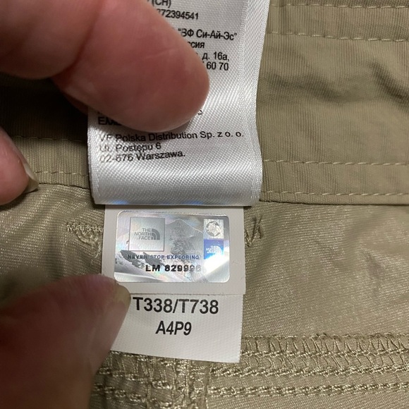 The North Face Woman’s Khaki Tan Hiking Shorts Size 2.  Quick Dry Fabric. - Picture 10 of 14